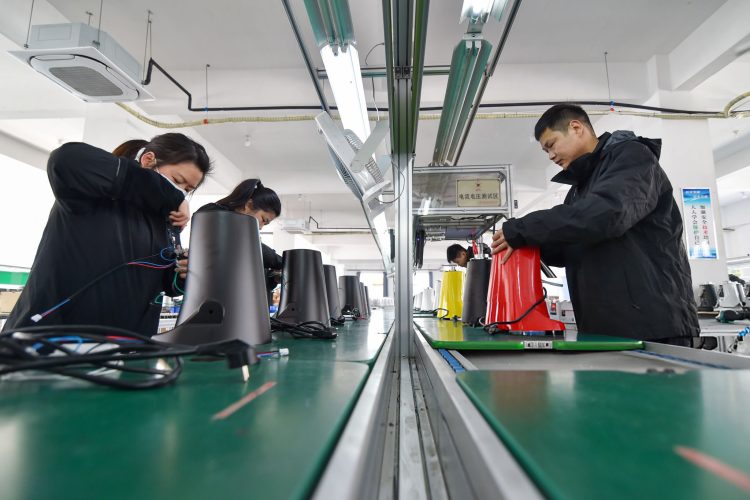 Lao Động Tại Nhật Bản và Hàn Quốc: Cơ Hội và Thách Thức cho Người Việt